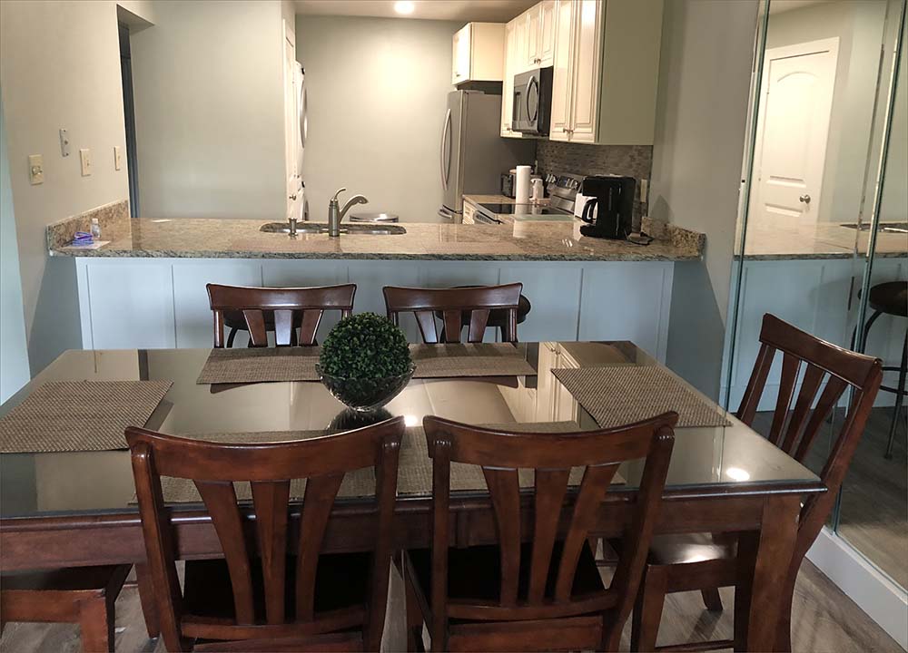 Private owner Edgewater Golf Villa with dining room seating for 6 plus 2 up to the breakfast bar.