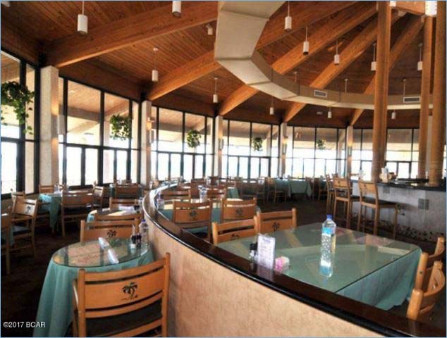 Edgewater's on site full service restaurant and full bar.