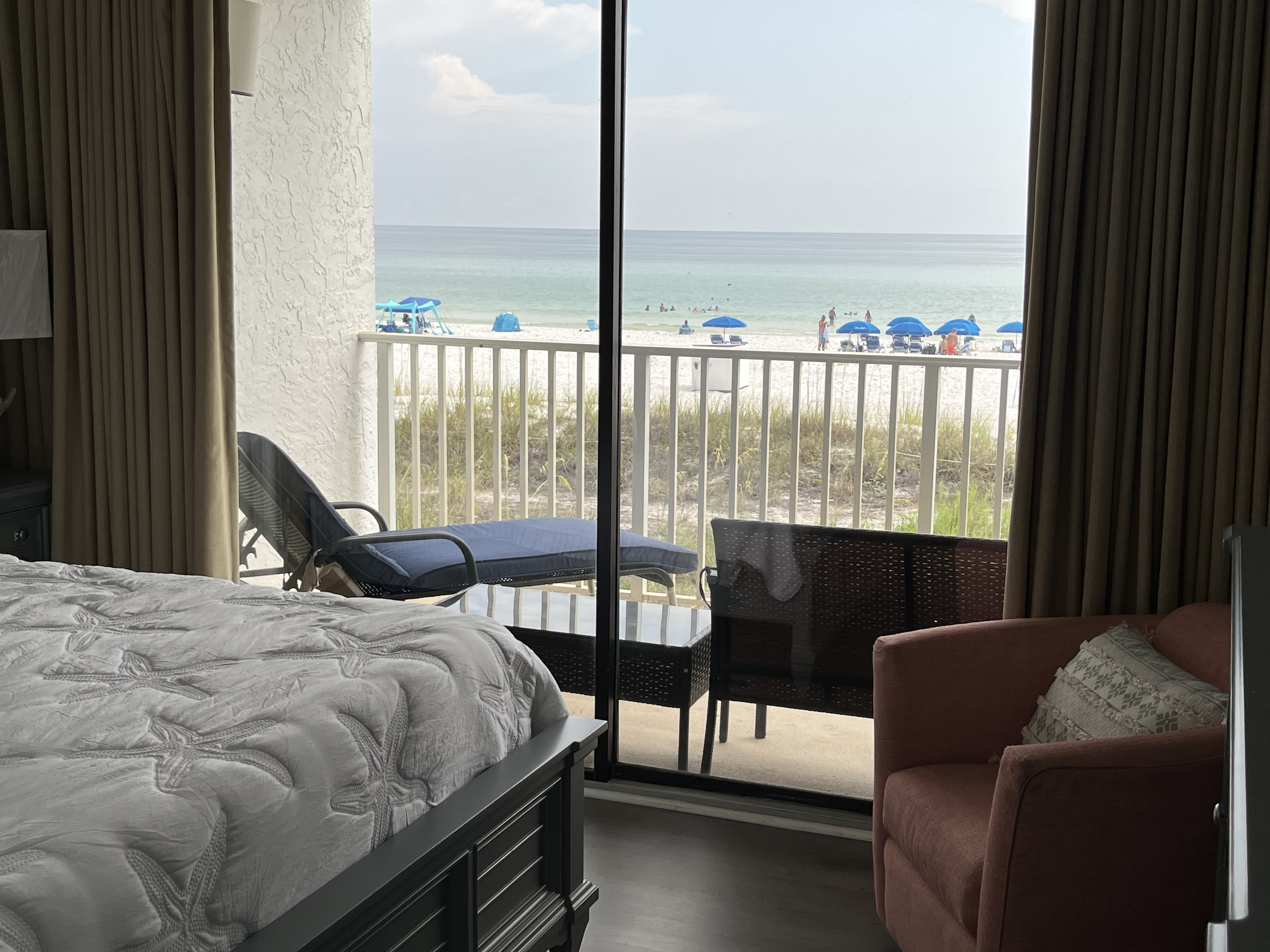 Panama City Beach 1 bedroom condo, beautifully furnished.