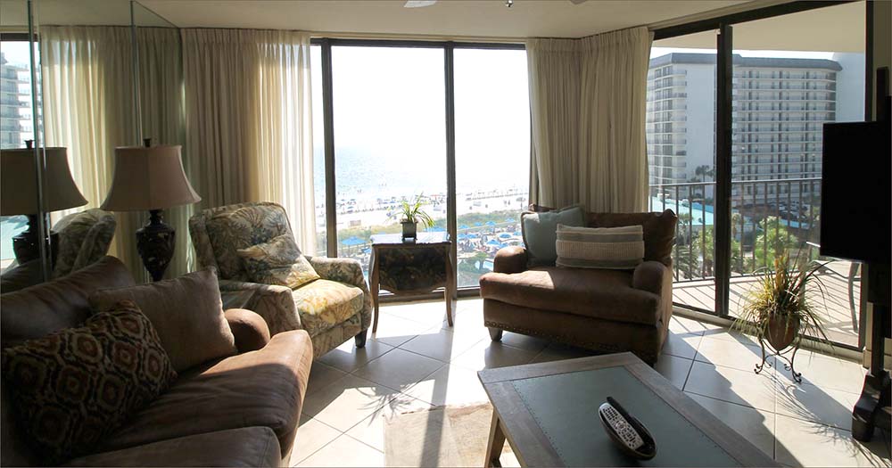 Spacious living areas with views and comfort great for families on holiday at the Gulf.