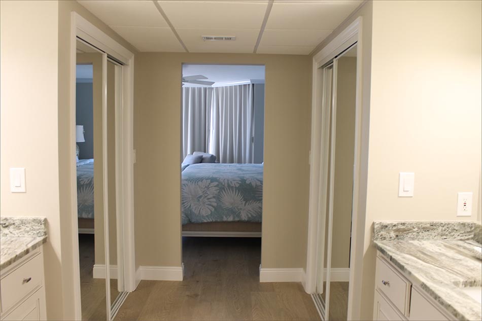 King sized master bedroom suite with generous en-suite bathroom.