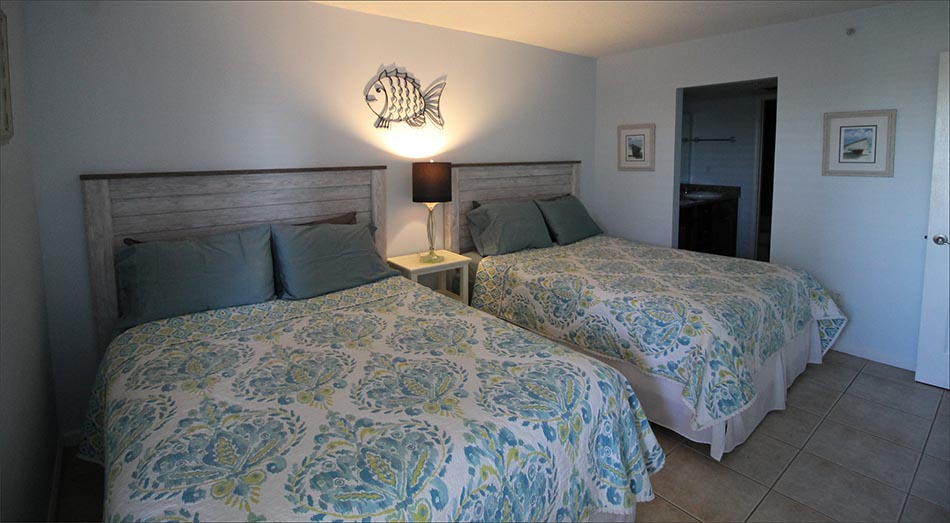 Guestroom at the Edgewater includes 2 twin beds and adjacent bathroom