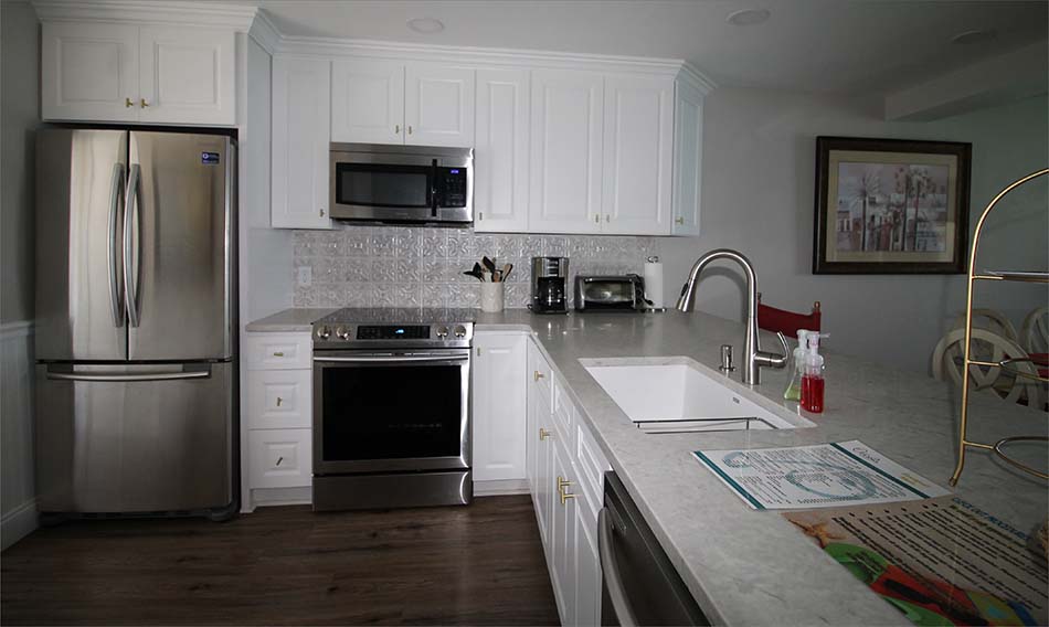 Gorgeous, fully equipped kitchen with all new appliances.