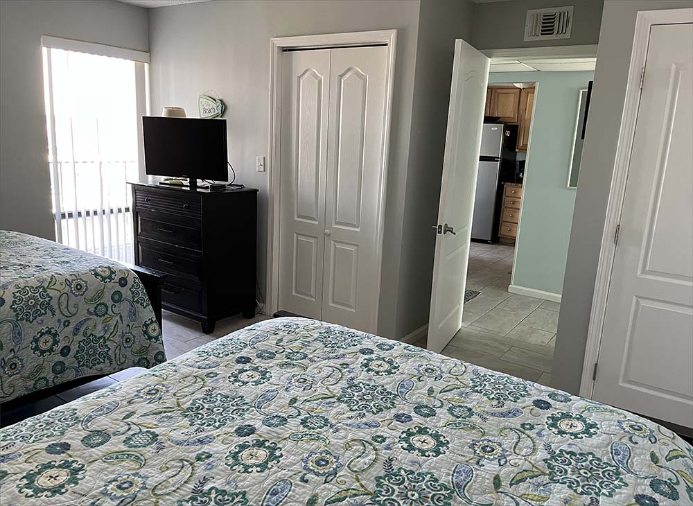 Two bedroom, two bath beach condo with queen beds in the guest bedroom